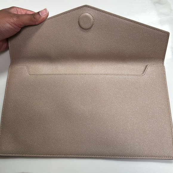 ❌SOLD❌ YSL Envelope Tan Clutch with Gold Hardware - Picture 5 of 7